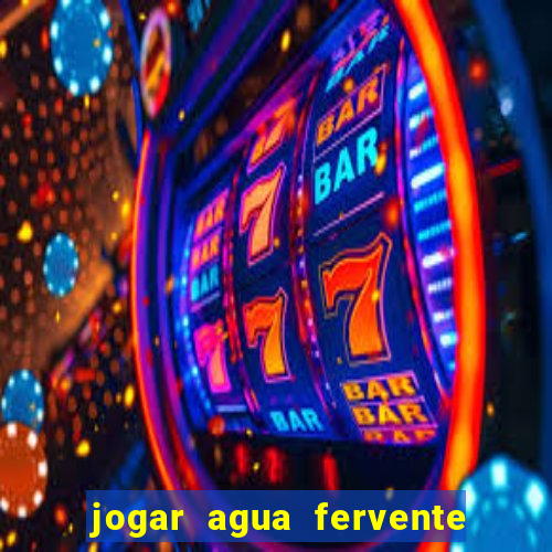 jogar agua fervente no vaso